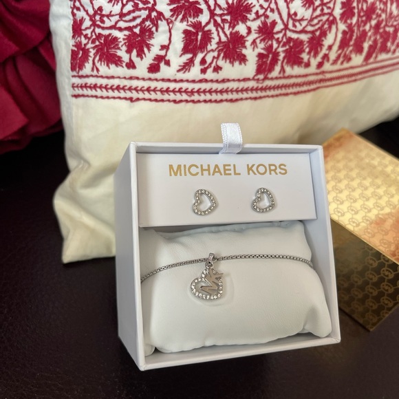 MICHAEL KORS Gift SET Sliver Tone bracelet  Heart Earrings Crystal NIX - Picture 5 of 6